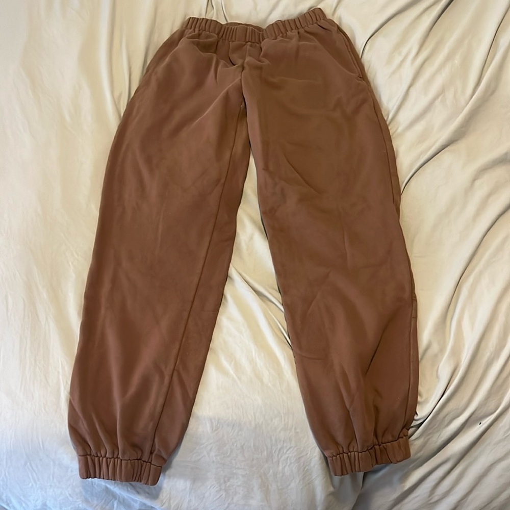 Brown pacsun sweatpants on size fits all